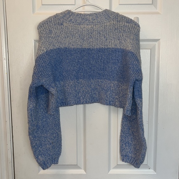 Cropped Sweater - Picture 2 of 3